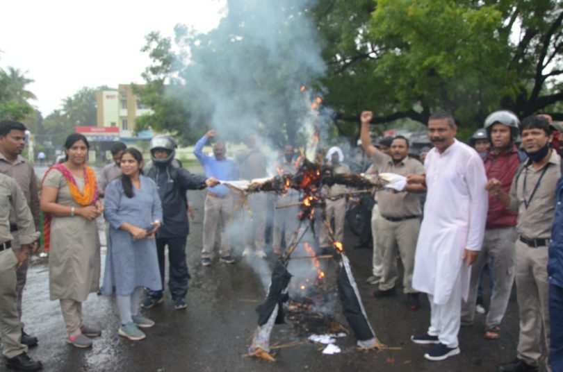 The effigy of the Board of Directors burnt for not holding the election of Thrift Society