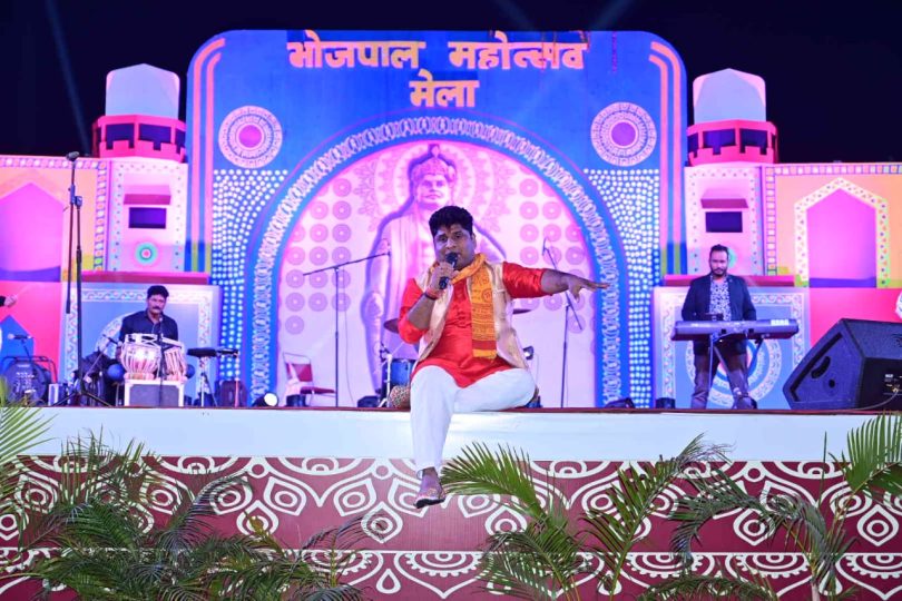 Nitin performed Darde Dil, Darde Jigar at Bollywood Night