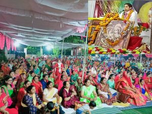 Fifty-six types of dishes were offered to Govardhan Maharaj